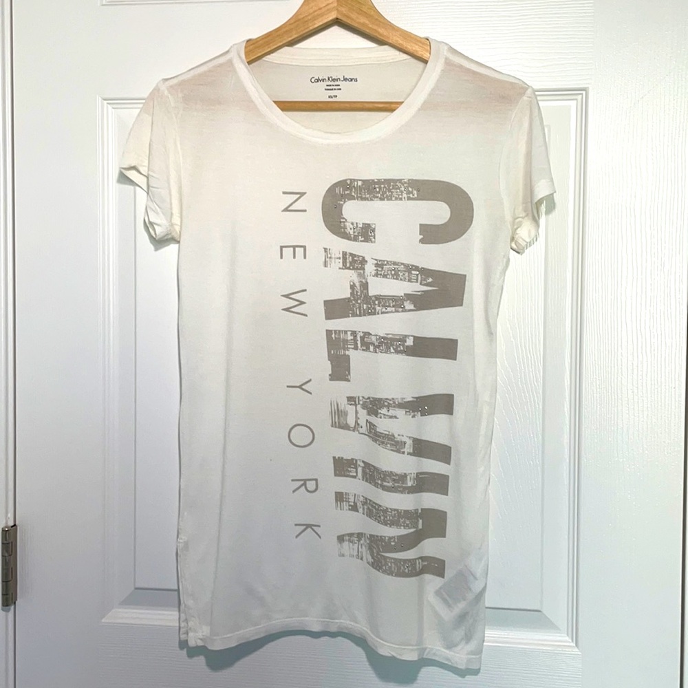 Short sleeves white shirt